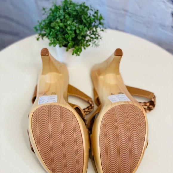 Pilar Abril Heels - Picture 3 of 6